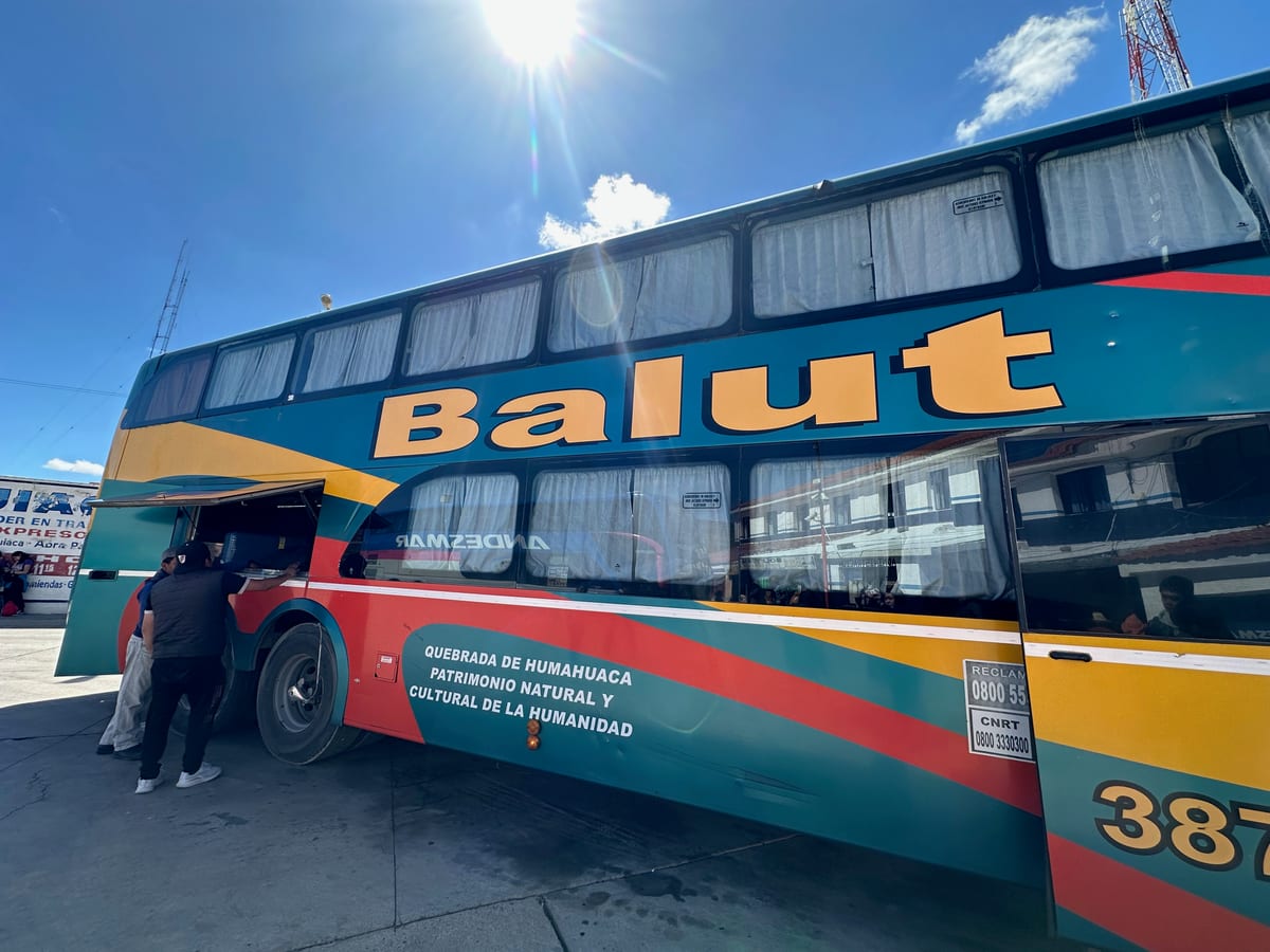我們搭的 Balut 雙層巴士