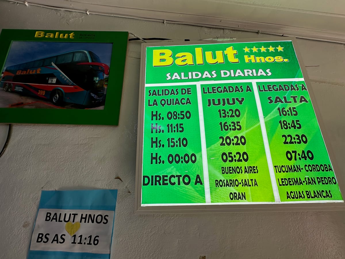 La Quiaca 巴士站裡的 Balut 時刻表（2024 年 1 月）